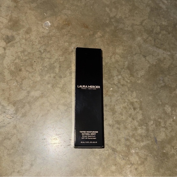 Laura Mercier Tinted Moisturizer Natural Dewy  #4C Hazel  1.5 Fl Oz BRAND NEW‼️ - Picture 1 of 2